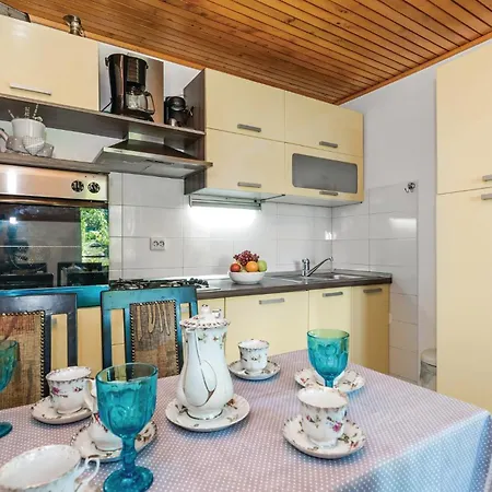 Prázdninový dům 2 Bedroom Awesome In Opatija *