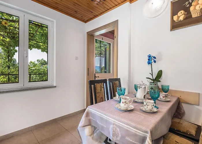 Feriehus 2 Bedroom Awesome In Opatija